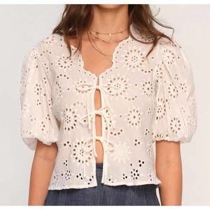 NEW HEARTLOOM eyelet puff sleeve blouse in white